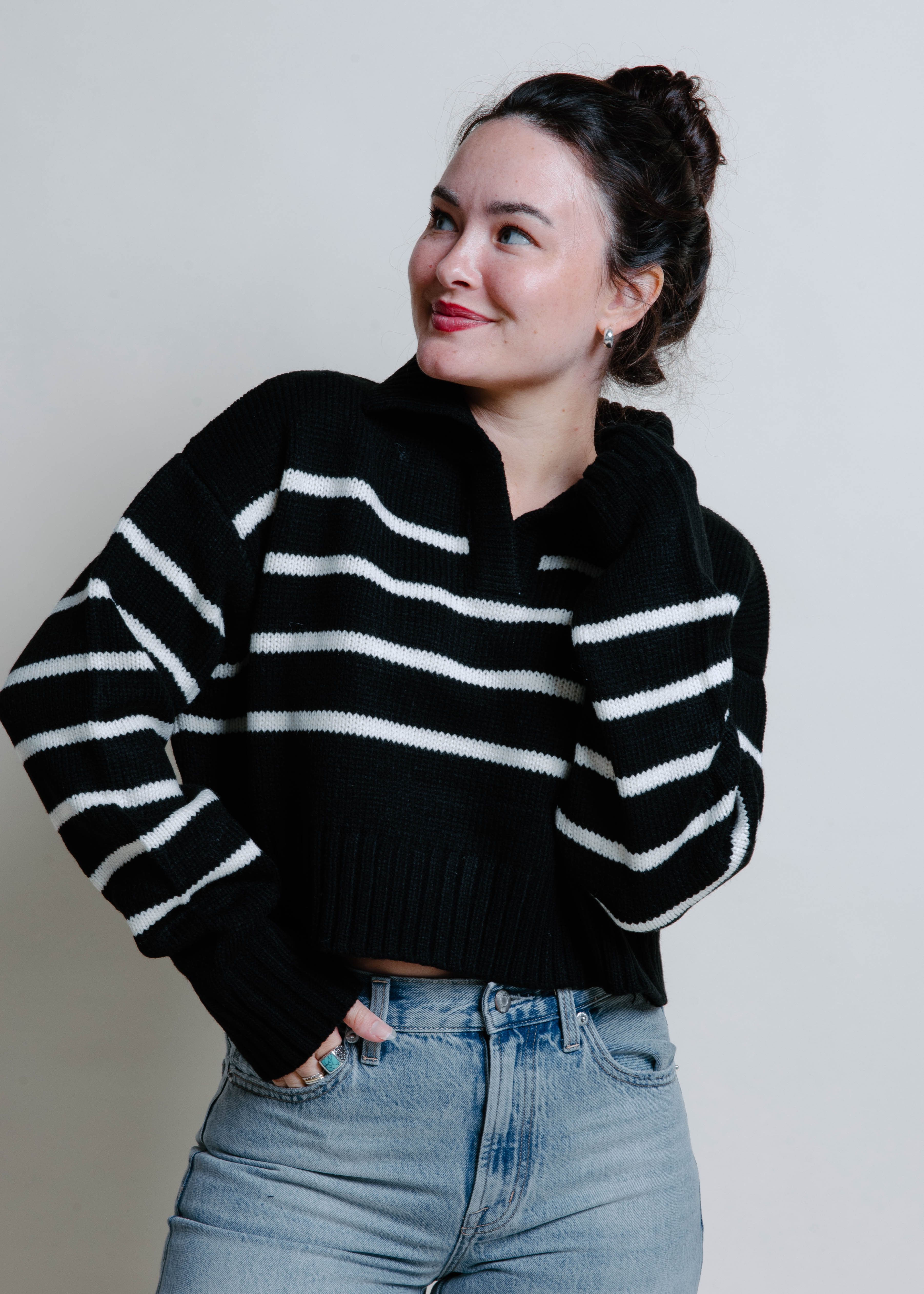 Cape Town Cropped Sweater - Black