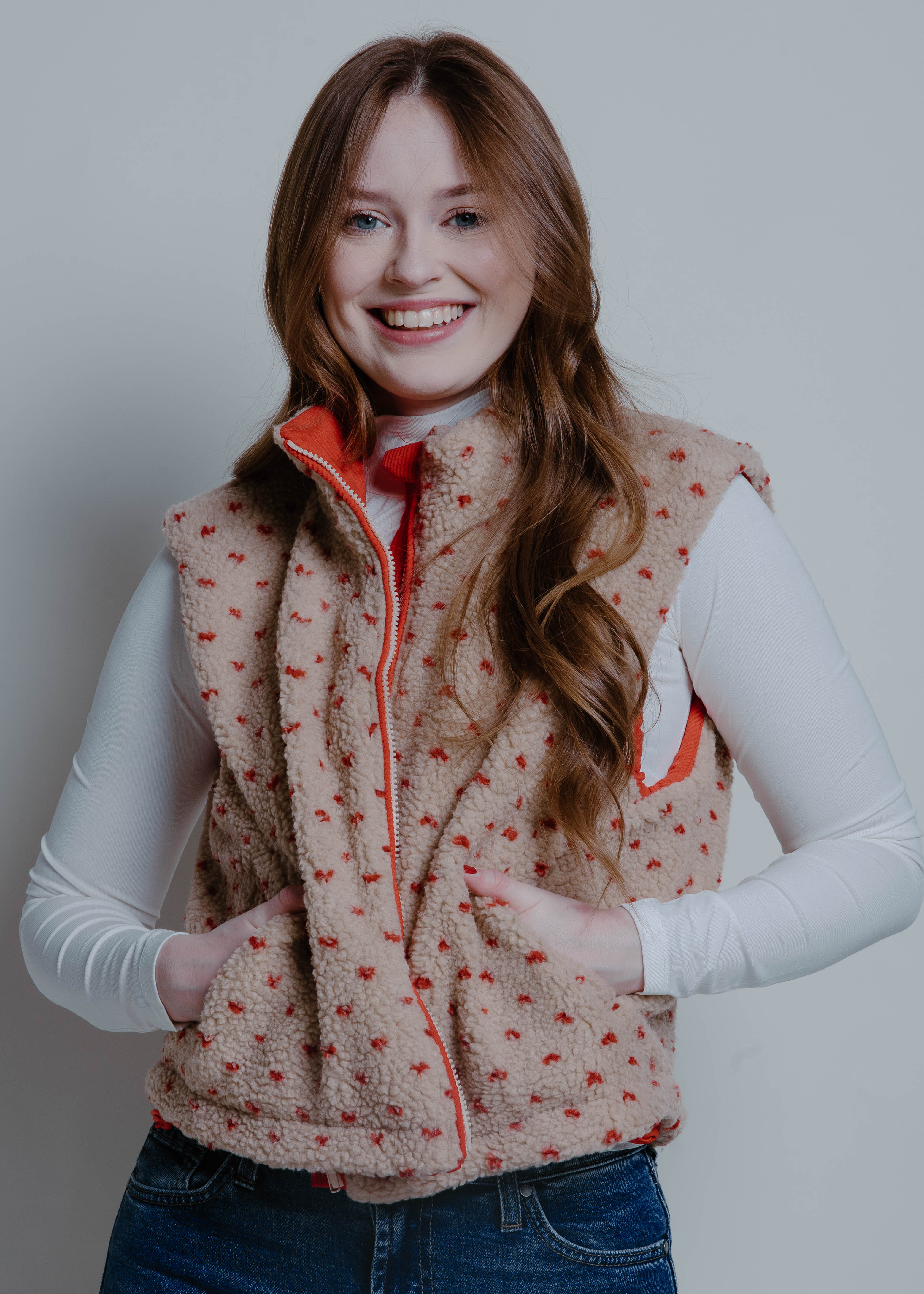 The Leila Fleece Vest - Taupe/ Red