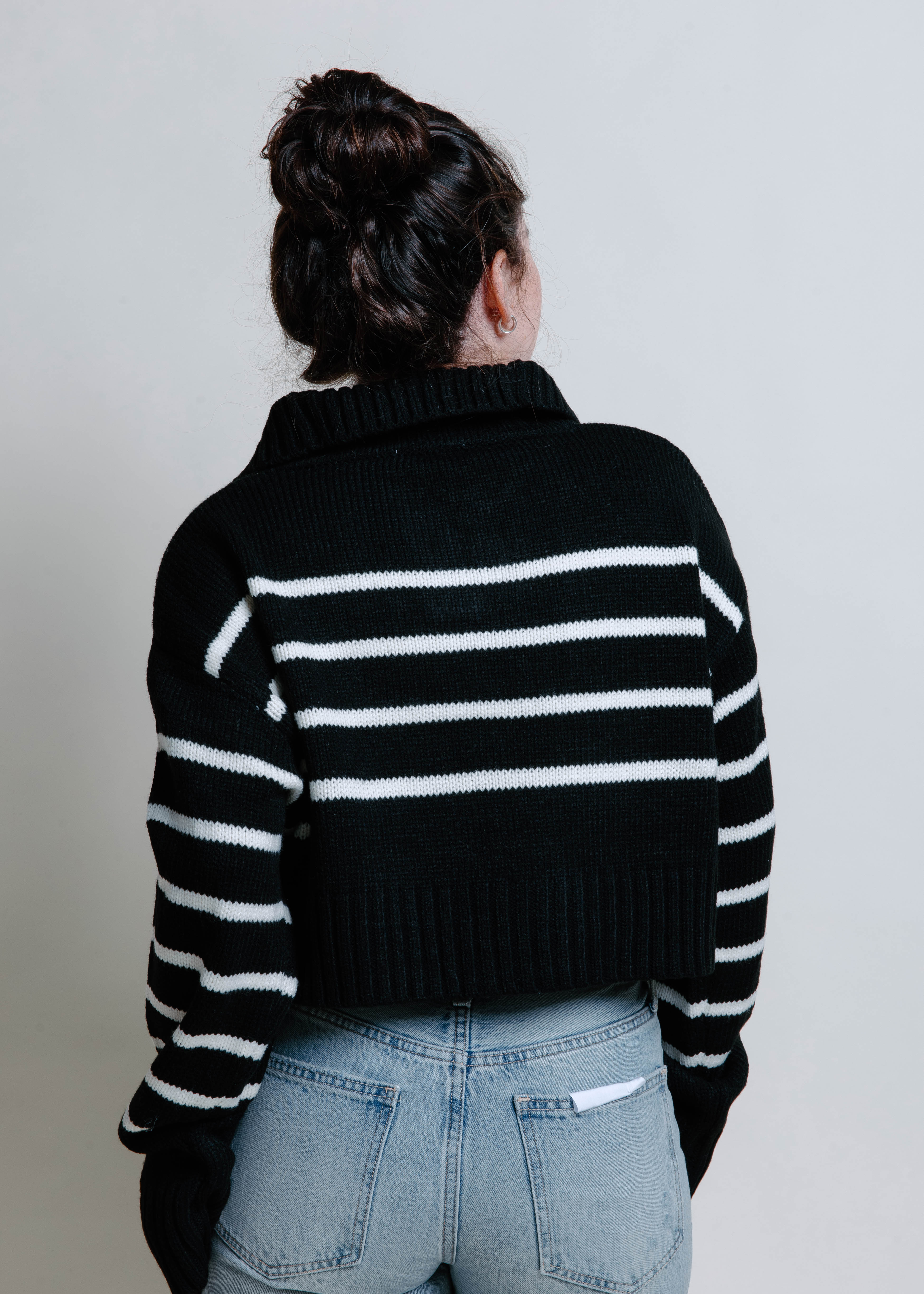 Cape Town Cropped Sweater - Black